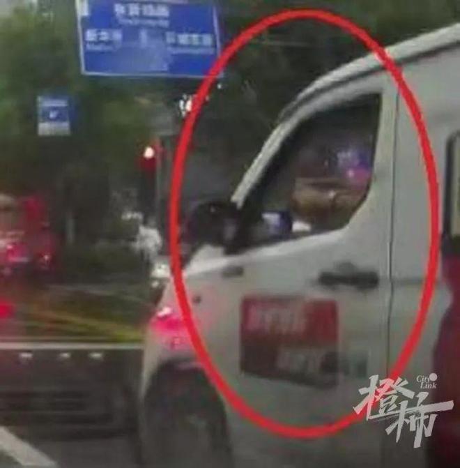 角子機：“等紅燈無聊，想找點樂子”，杭州閙市區4名女子受傷，40嵗貨車司機被判刑！