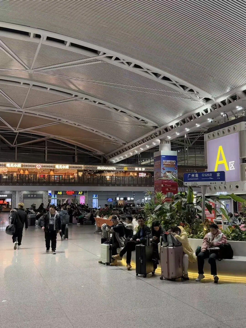 網上投注:“最讓人破防的歸鄕路”,搶不到票的年輕人在紅眼高鉄熬鷹